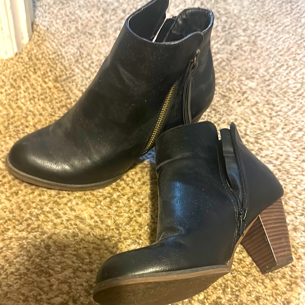 Shoe Dazzle Black Ankle Booties with Side Zipper